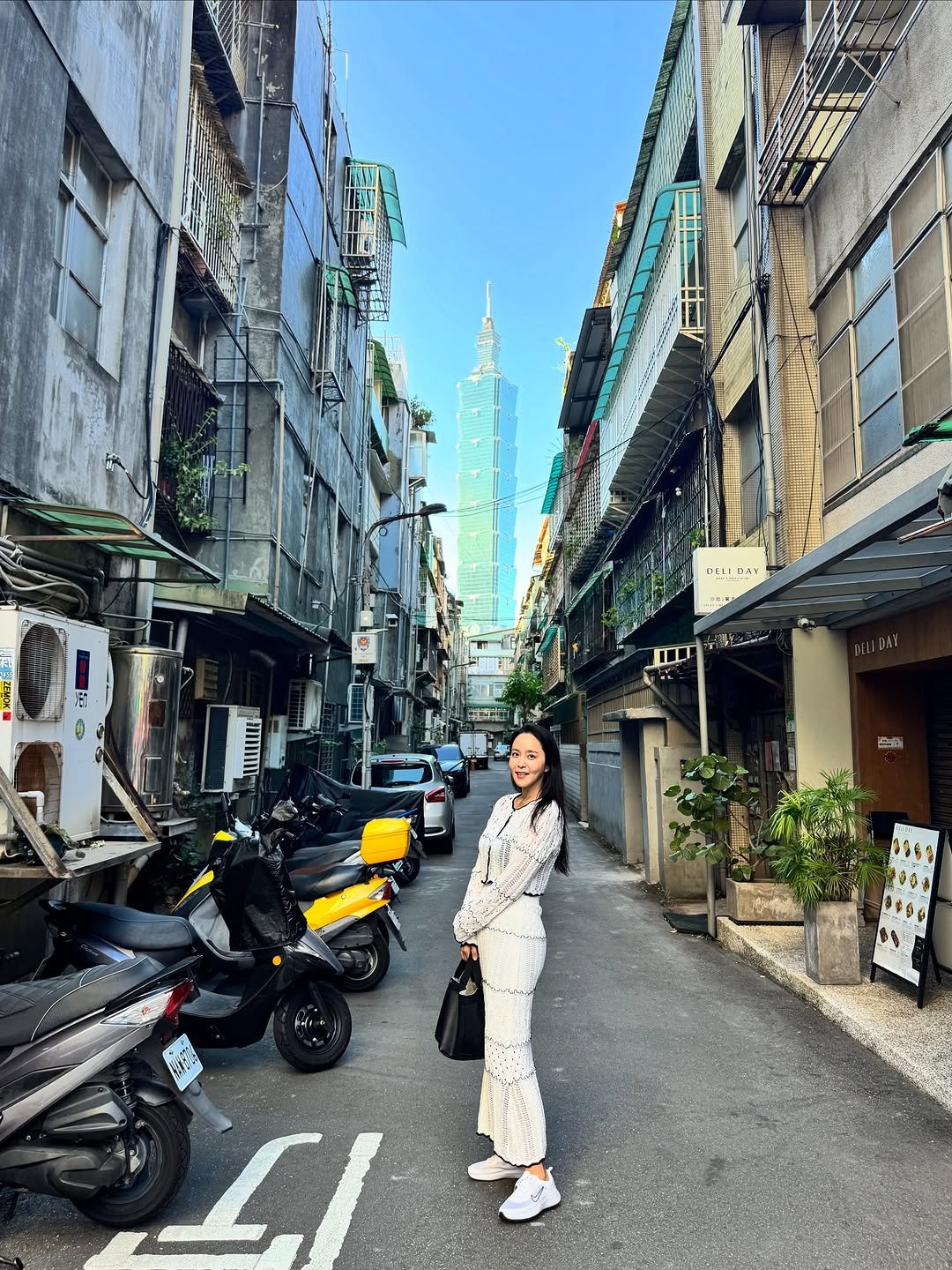 Photo by 방송인 박지윤 park jiyoon on September 27, 2025. May be an image of 1 person, street, tower and text.