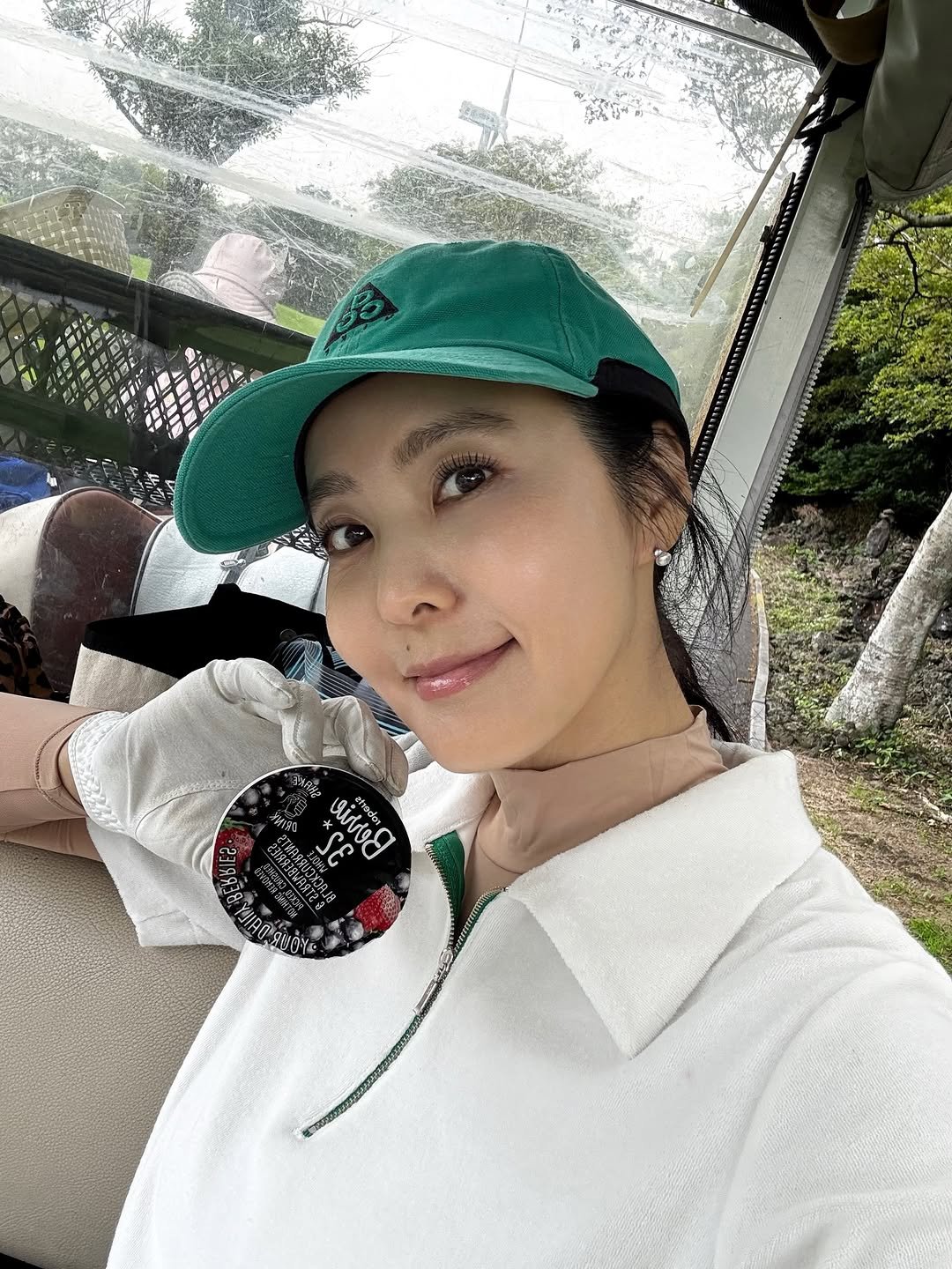jiyoon_park_ 게시물 이미지: 저 오늘 골프치고 싶어서 
밤새 일하고 6시 첫비행기타고 제주 온 여자에요🛬

요즘...