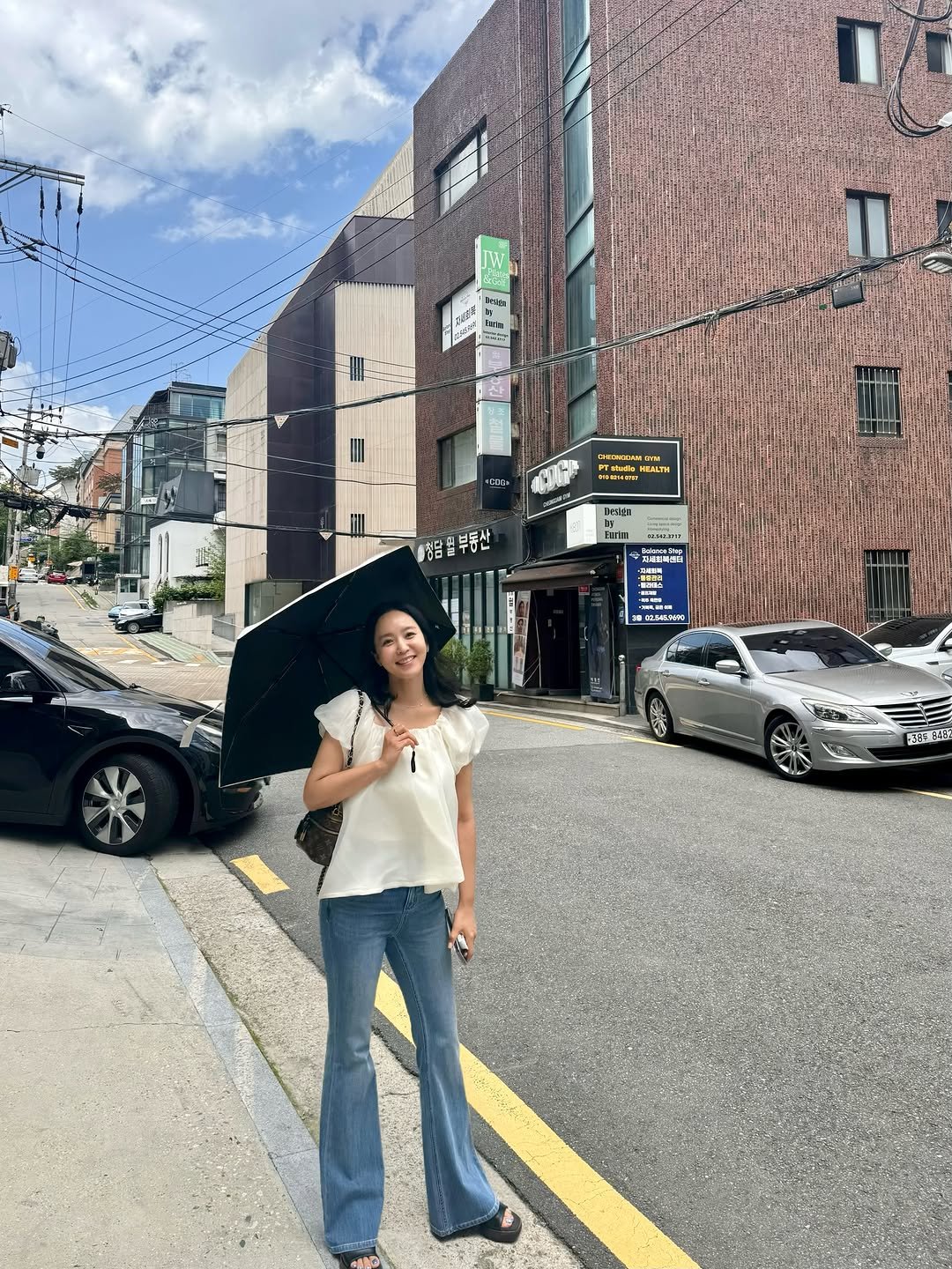 jiyoon_park_ 게시물 이미지: 오랜만에 해가 떴더라고요

양산들고 나와 광합성인듯 아닌듯이지만
역시 사람은 빛을...