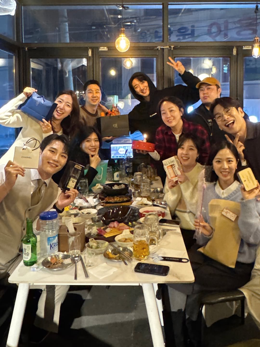 Photo by 정리왕 이지영 on December 30, 2025. May be an image of one or more people and text.