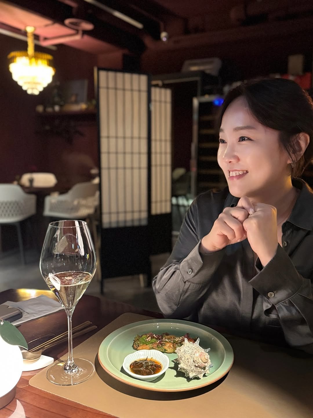 Photo by 정리왕 이지영 on December 14, 2025. May be an image of wine glass and text.