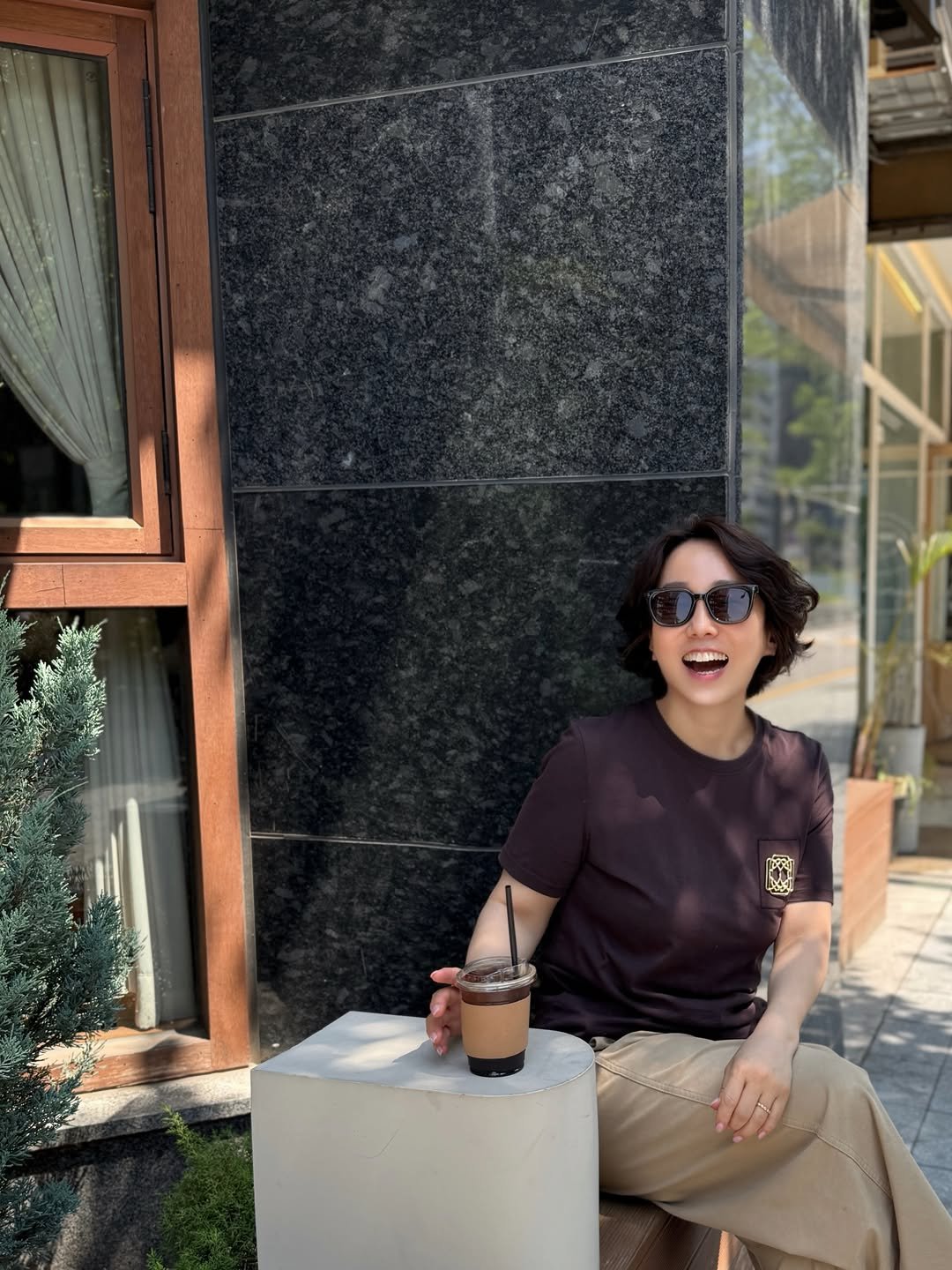 jiyoung11008 게시물 이미지: 딸이 물어요

👧엄마 오늘 뭐해?
세 번째 책 마무리해야 해~
👧그럼 곧 책...