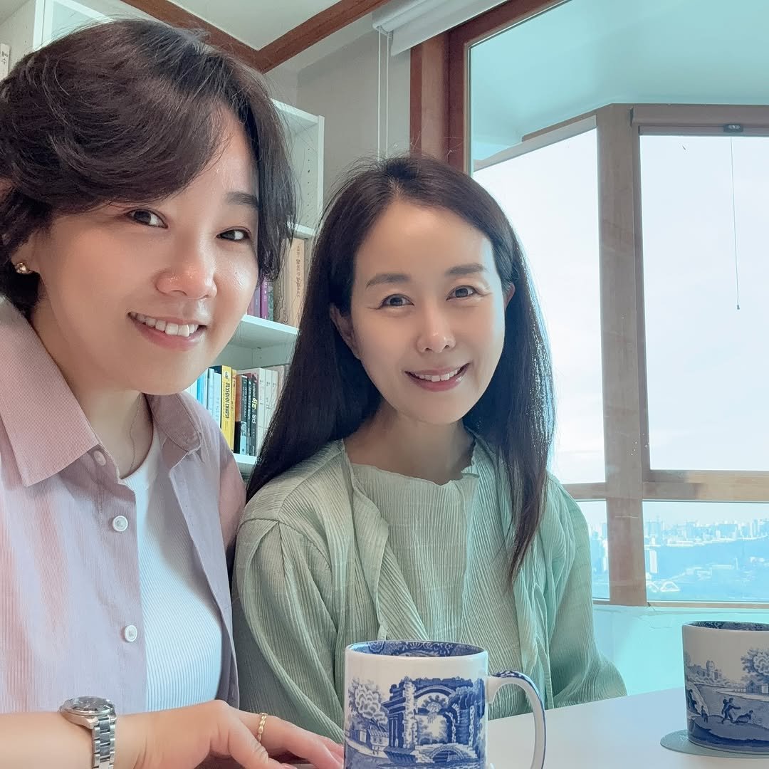 Photo shared by 정리왕 이지영 on September 23, 2025 tagging @seojin_yoo77. May be an image of 2 people, hair and text.