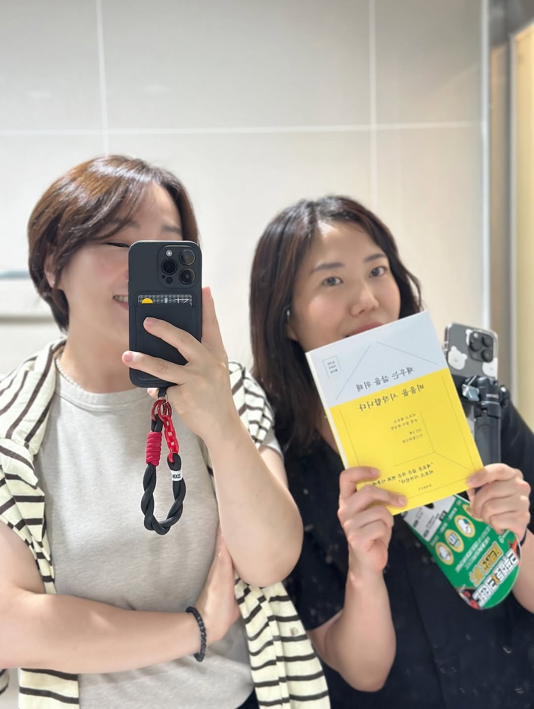 Photo shared by 이지영 on July 23, 2025 tagging @simple__seoyeon, and @jiyoung11008. May be a selfie of 2 people, hair, mirror and text.