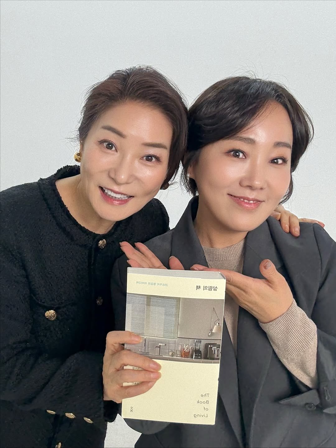 Photo shared by 정리왕 이지영 on November 25, 2025 tagging @mikyungkim_kr. May be an image of one or more people, makeup, hair and text.