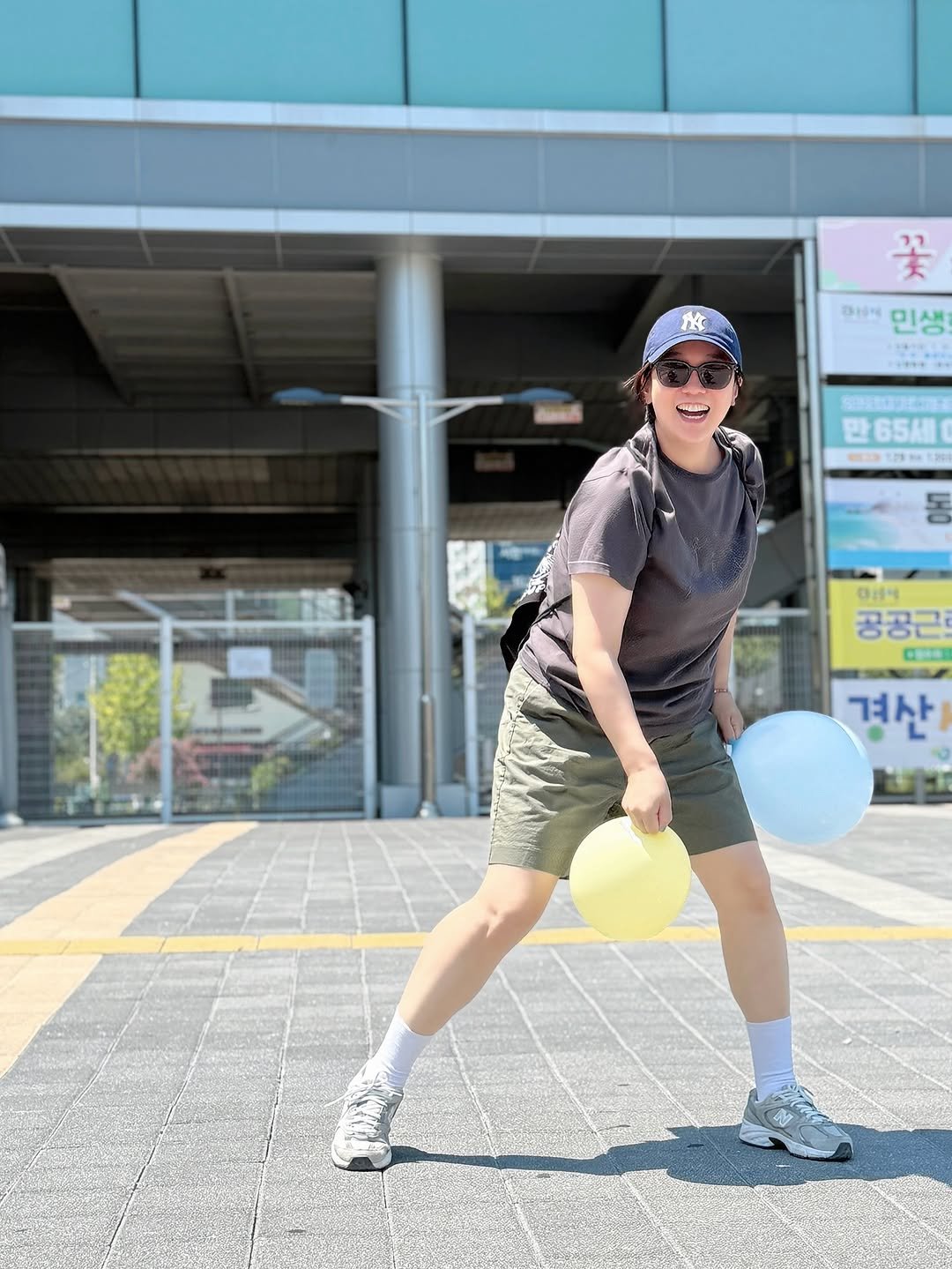 Photo by 이지영 on August 03, 2025. May be an image of 1 person, golfing, ball, beach ball and text.