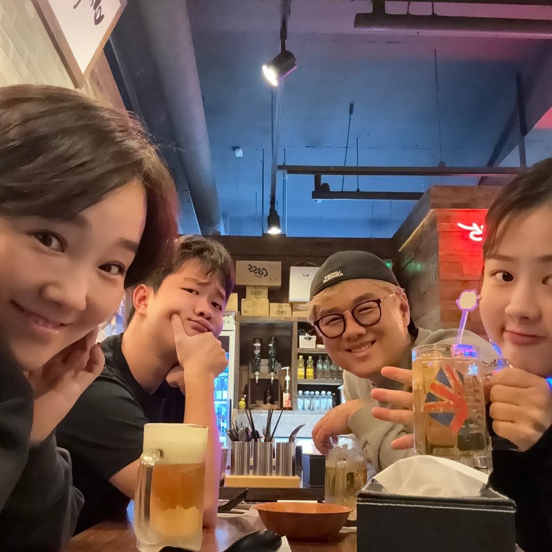 Photo by 정리왕 이지영 on February 17, 2026. May be an image of one or more people, beer and text.