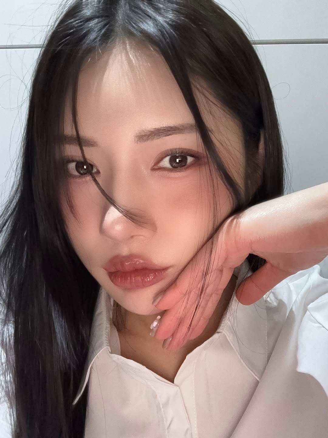 Photo by 자인 on June 08, 2025. May be an image of one or more people, hair and makeup.