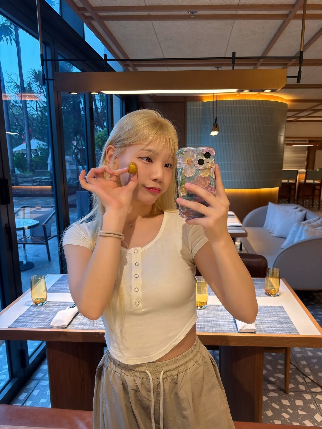 jjaely._.v 게시물 이미지: 내 나트랑 최애과일 냔! 한국말로는 용안이래영
발음을 잘 몰라서 계속 냥냥거리고...