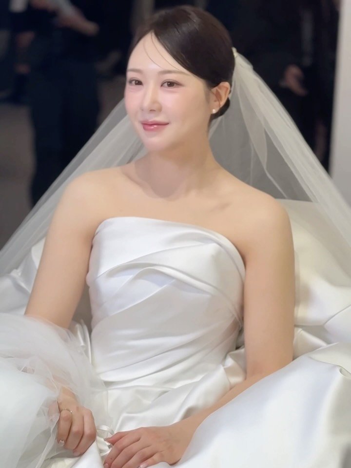 jjang_pl 게시물 이미지: ⠀
⠀

“우리 예식 재밌을 거예요”
기대하듯 말씀하시던 그 표정이 떠오르네요...