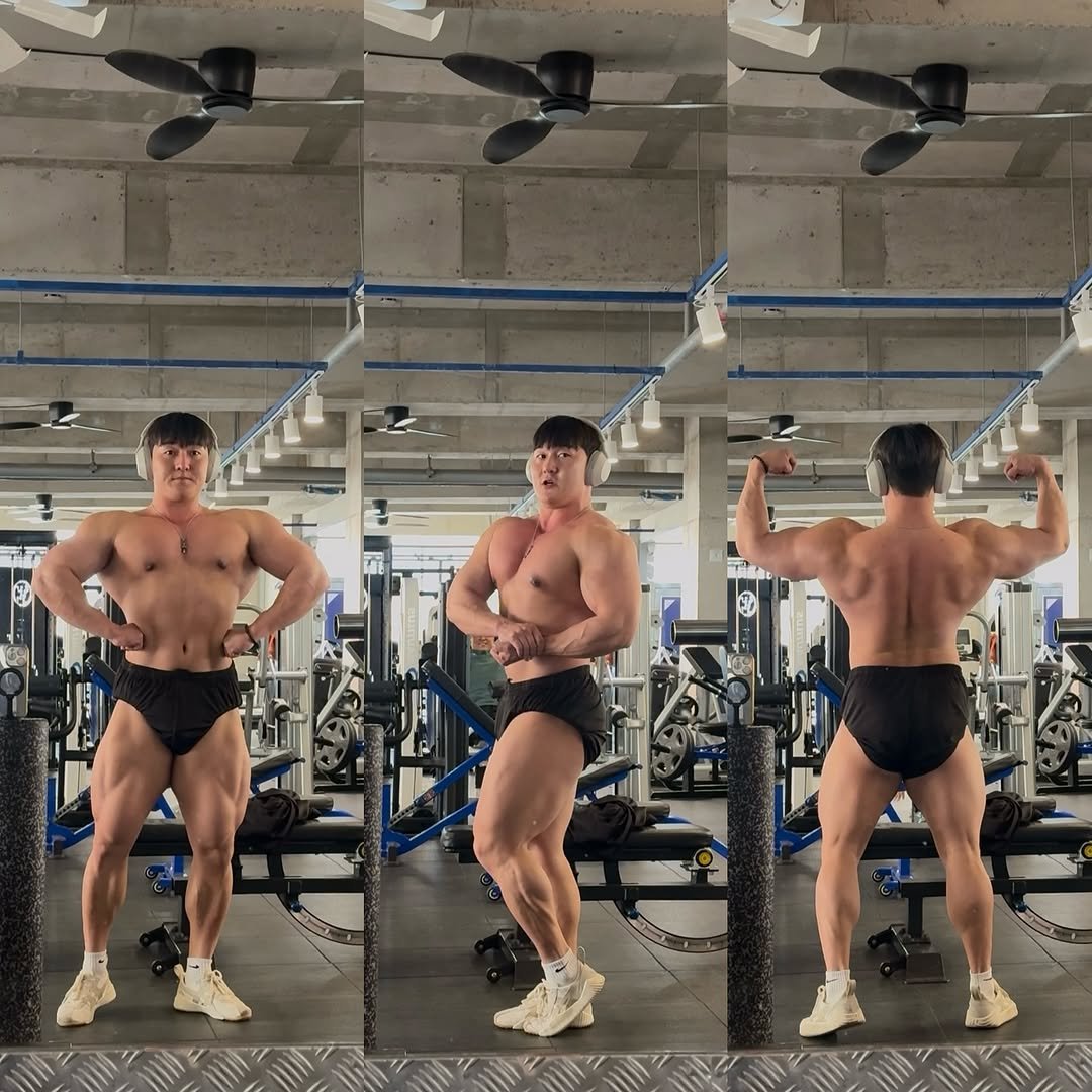 jjangrand 게시물 이미지: 무대에서 포징 실수는 결국 연습량의 문제
.
.
비시즌 만족스럽지 못한 몸으로 거울...