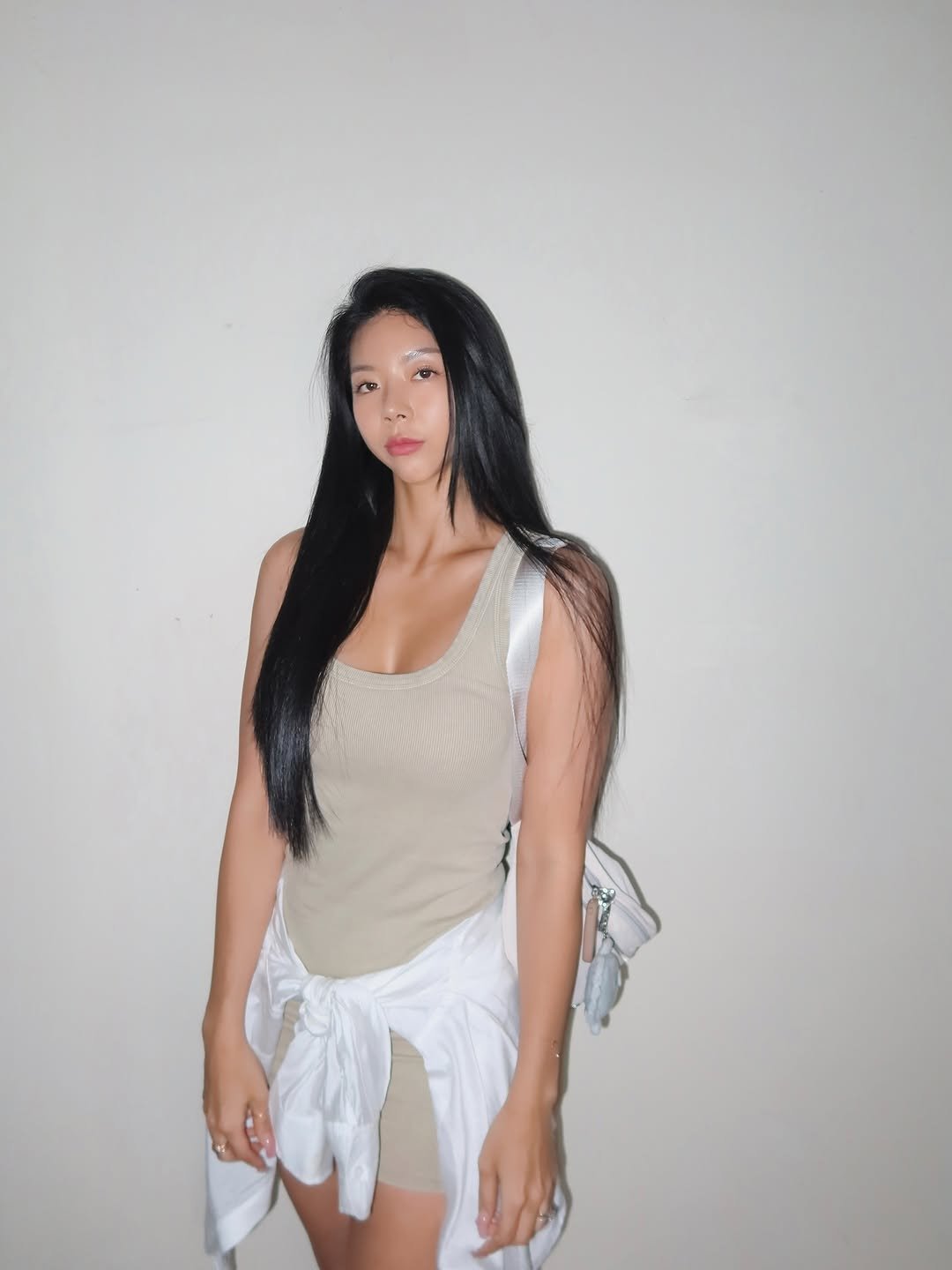 Photo by 제이제이 | 박지은 on June 06, 2025. May be an image of 1 person, long hair, smiling, activewear, miniskirt, top, skirt and text.