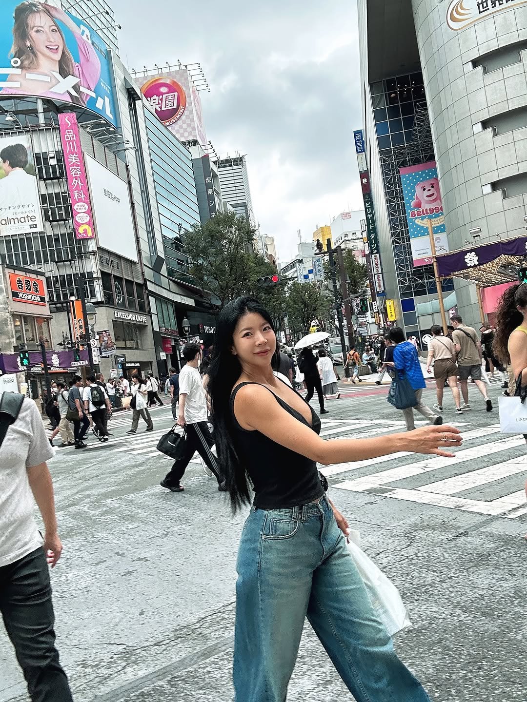 Photo shared by 제이제이 | 박지은 on September 12, 2025 tagging @uniform.person. May be an image of 9 people, Times Square, street and text.