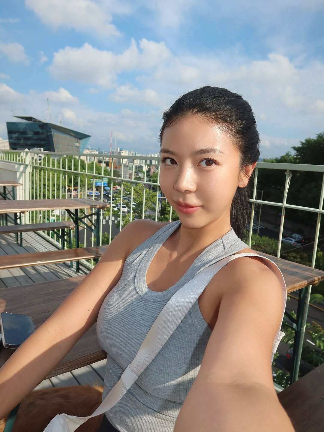 jjeuneu 게시물 이미지: 카페가서 디저트 안 시키기 성공👍

이번 주말 가라지세일 공지는 저녁에...