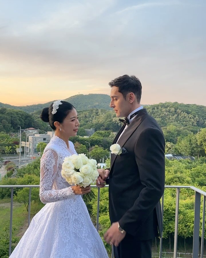 jjeuneu 게시물 이미지: 벌써 일년…
온오프라인에서 축하해주신 분들 너무 감사했어요. 
그 마음 보답위해 일...