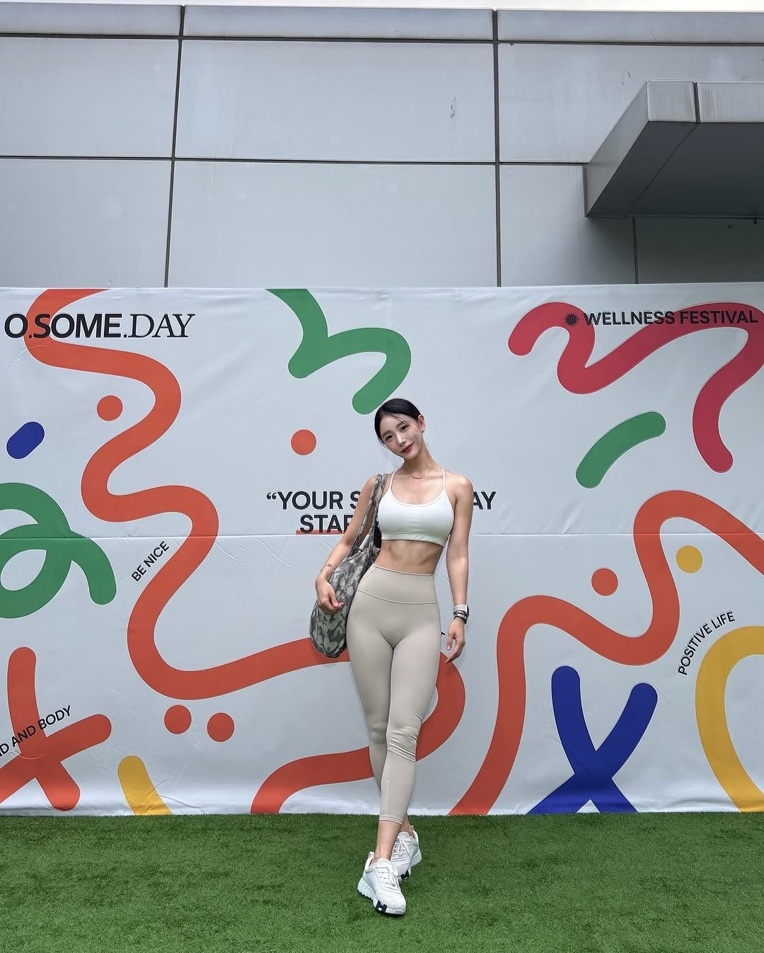 Photo shared by 영진 / 제니T on September 28, 2025 tagging @deviwear, @lingtea.official, @fonv_pilates, @equa_kr, @byyrnm.official, and @o.some.day_official. May be an image of ‎1 person, activewear, sweatpants, sportswear, tights and ‎text that says '‎OSOME.DAY 3 ይጅ NICE کری مأ م WELLNESS فر "YOUR Y STAF POSITIVELIFE BODY‎'‎‎.