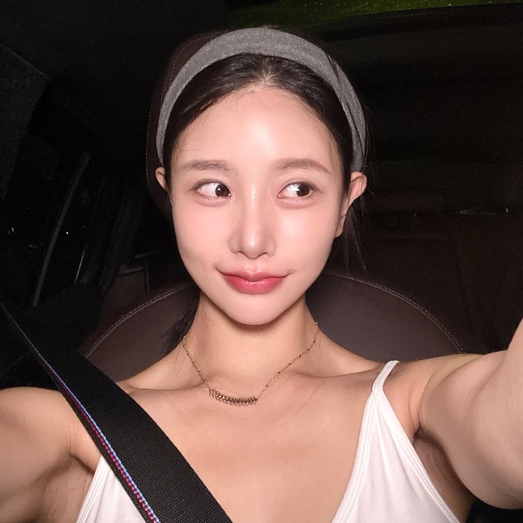 Photo shared by 영진 / 제니T on September 14, 2025 tagging @sonyounaclinic. May be a selfie of 1 person, hair, seatbelt and text.