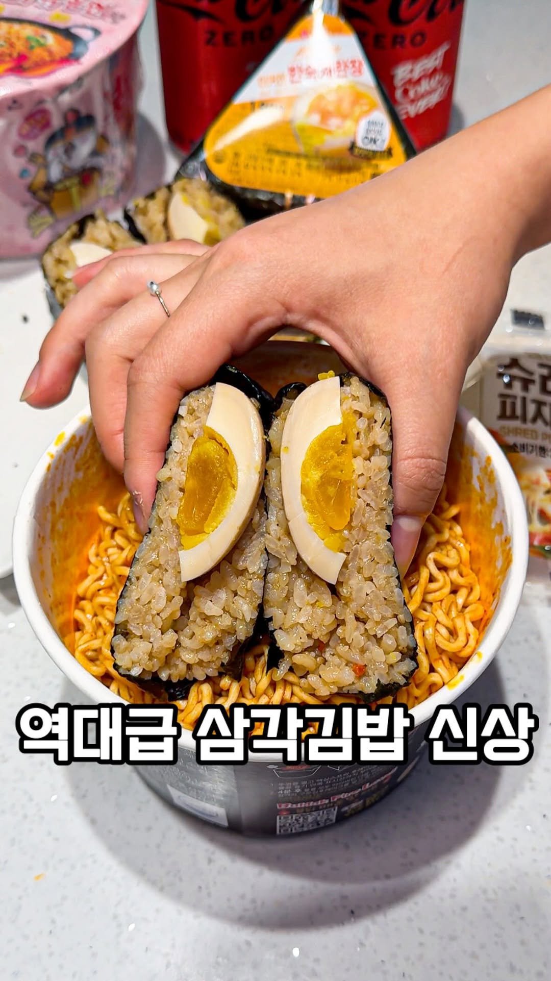 jjinang_pick 게시물 이미지: [데우지 않아도 되는 삼각김밥?] 세븐일레븐 또 역대급 삼각김밥 출시함💖

일본에선...