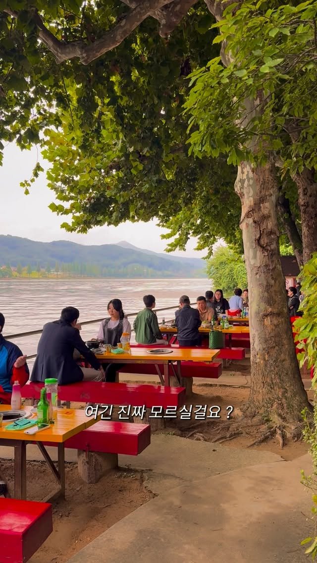 jjinsae_couple 게시물 이미지: 말 많은 곳... 전 그래도 대만족.. 🐷

노포 감성 + 방갈로 + 호수뷰 
이...