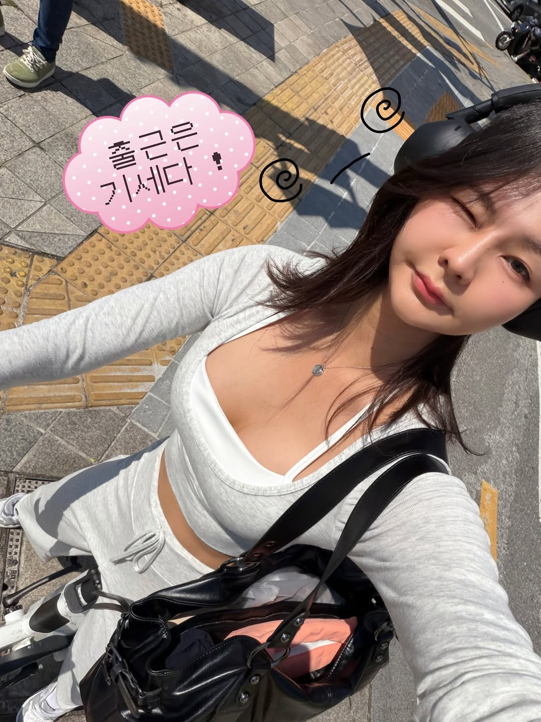 jjinssam_ 게시물 이미지: 내가 상상했던 30대=
오피스룩 + 구두 + 사원증 + 멋진 차

현실...