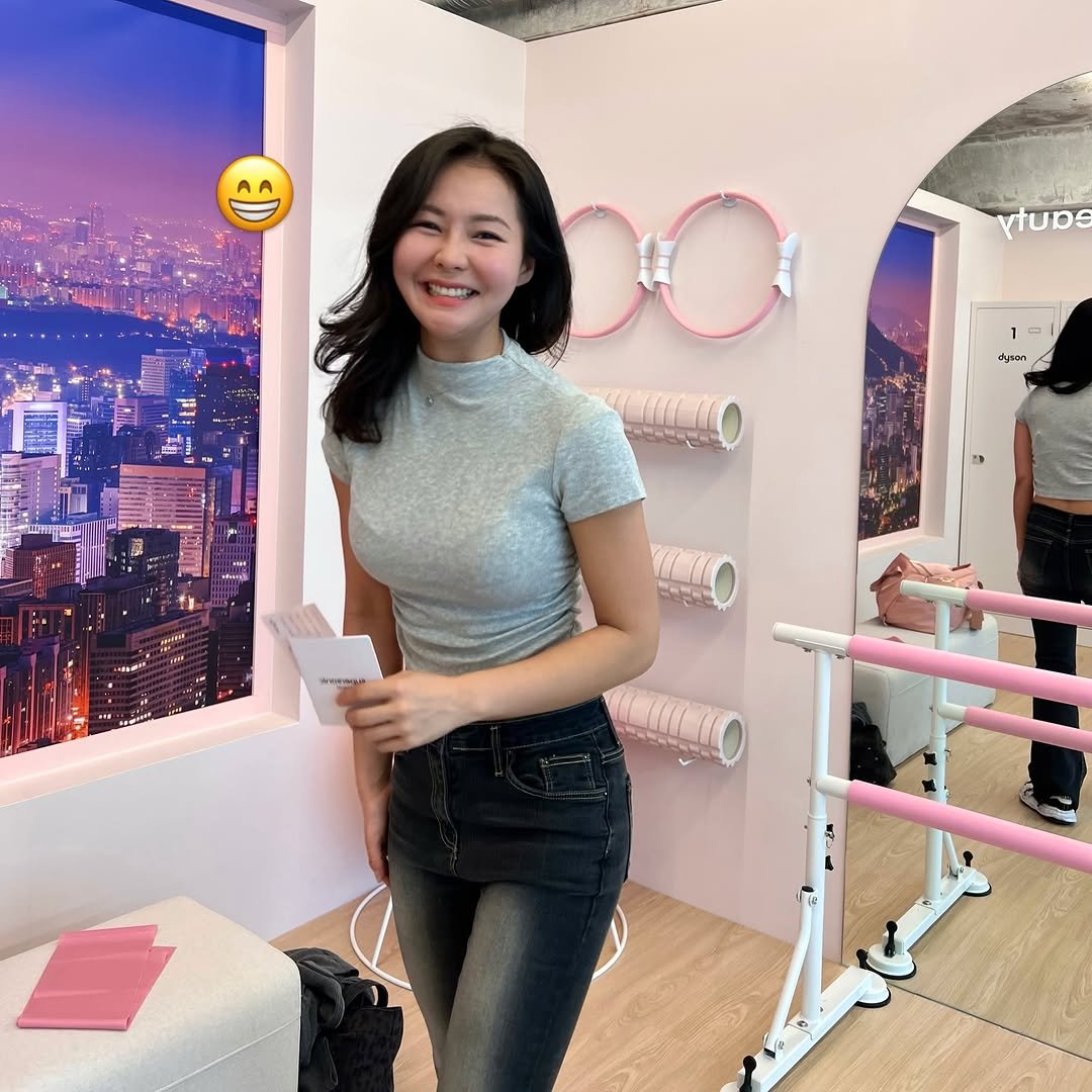 jjinssam_ 게시물 이미지: 밖에서 사진 잘 안찍는 ㄴ ㅏ
세라밴드 보자마자 
찍어달라고 함...