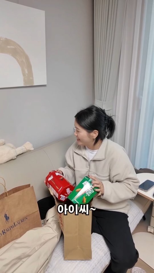 jjong_bubu 게시물 이미지: 빼빼로데이 선물교환하고 빡친와이프ㅋㅋㅋㅋ
#쫑알부부 #신혼부부 #빼빼로데이