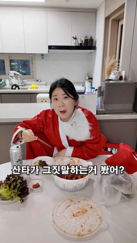 jjong_bubu 게시물 이미지: 와이프는 거짓말쟁이 산타ㅋㅋㅋㅋ
#쫑알부부#신혼부부#크리스마스