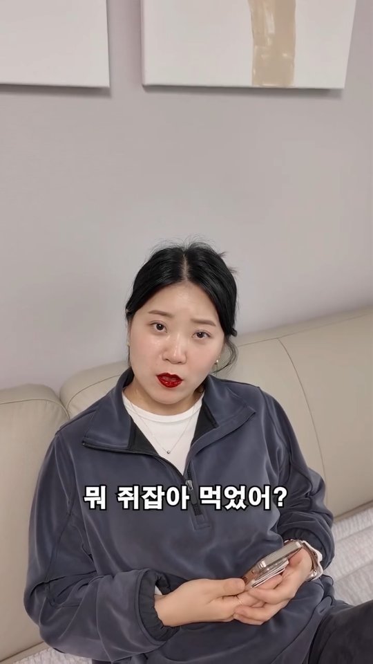 jjong_bubu 게시물 이미지: 입술을 빨간색으로 타투한 와이프ㅋㅋㅋㅋ
#쫑알부부 #신혼부부