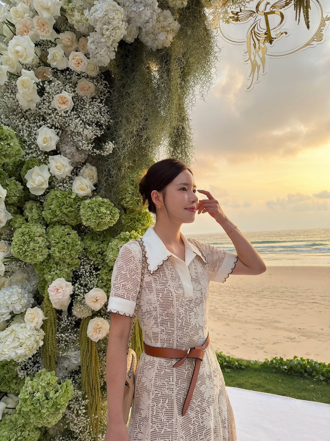 Photo by KIM JUYOUNG 쭈드레 on November 10, 2025. May be an image of gown, dress, flower, wedding and text.