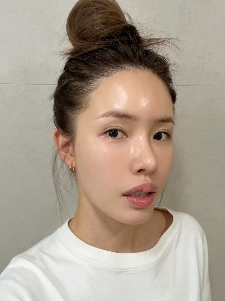 jju_dresser 게시물 이미지: 요즘 저만 그런가요?
스킨케어 바를 때 쫙쫙 흡수되는 그 느낌…🍂
저녁 바람도...