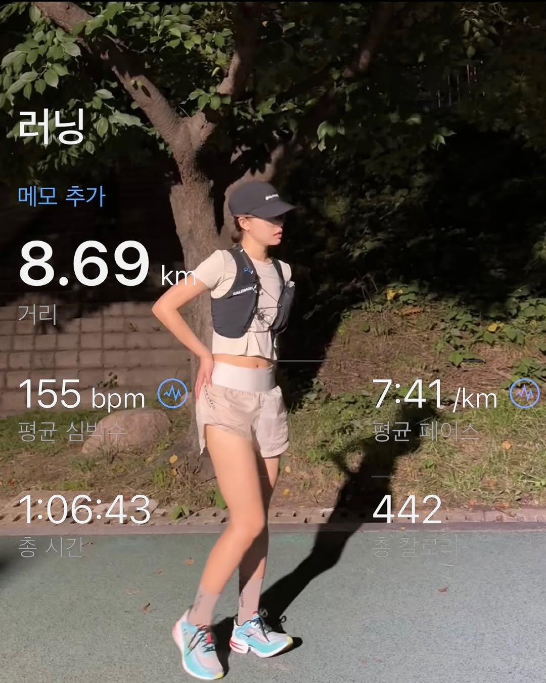 Photo by KIM JUYOUNG 쭈드레 on August 13, 2025. May be an image of 1 person, shorts, outdoors and text that says '러닝 메모 추가 8.69 km 거리 155 155bpm bpm 평균 심박슈 심부 7:41 7:41/km /km 평균 페이스 1:06:43 총시간· 442'.