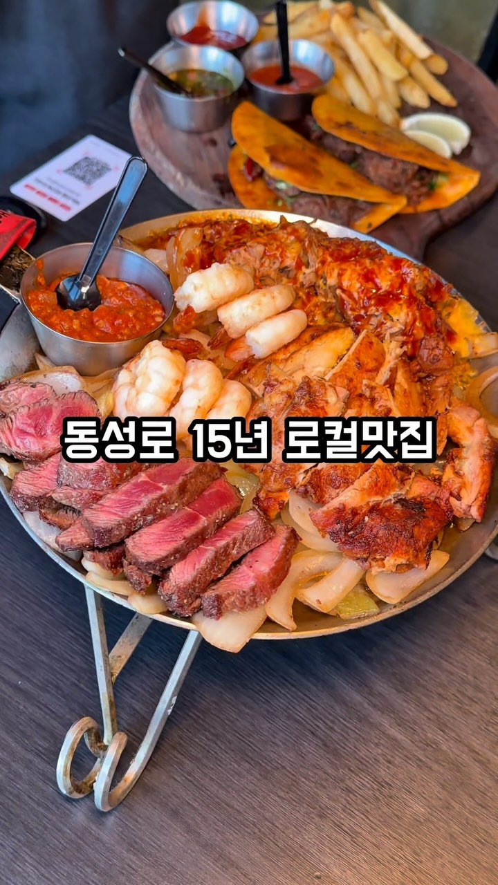 jjulini_ 게시물 이미지: 동성로 어느 좁은 통로 2층에는...

무려 15년동안 한자리에서 
타코를 팔아...