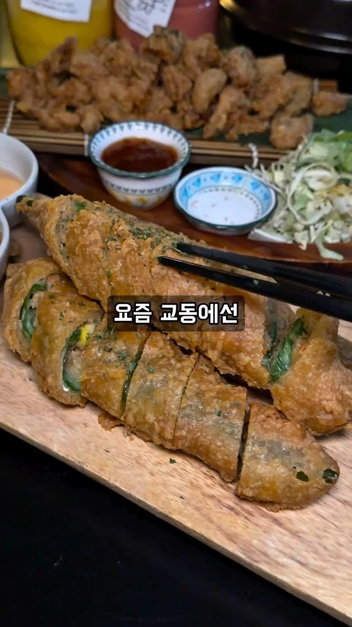 jjulini_ 게시물 이미지: 요즘 교동은 이게 유행? 🌶️🌶️

요즘 교동에서는 진짜 대왕만한
고추튀김 먹는게...