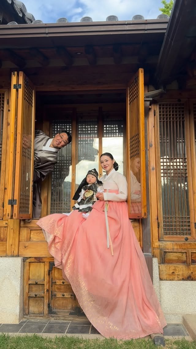 jjumi_wbffpro 게시물 이미지: #가족사진 🥹💕
비소식있어서 걱정했는데 날씨 진짜 너무너무 좋았다
바람도...