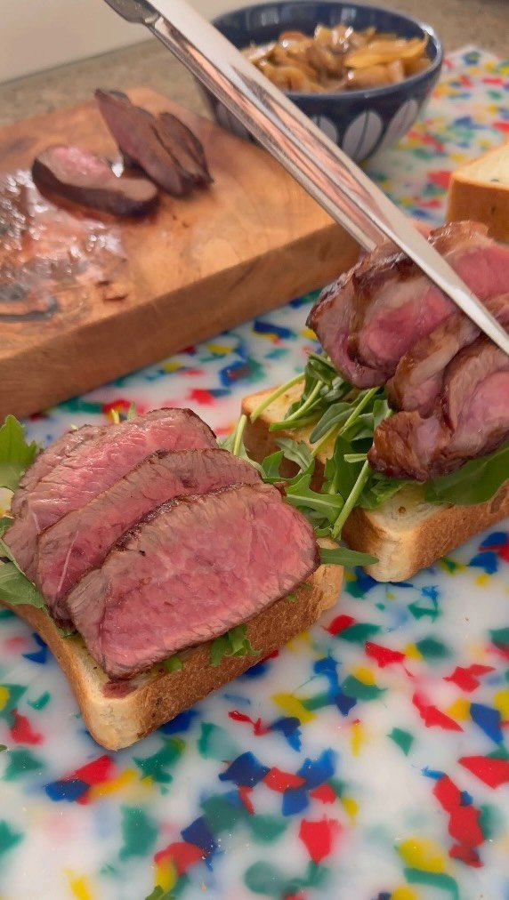 jjung4800000 게시물 이미지: 소고기가 식빵속에 쏙쏙 스테이크 샌드위치

노브랜드 X 널담 식빵 신제품...