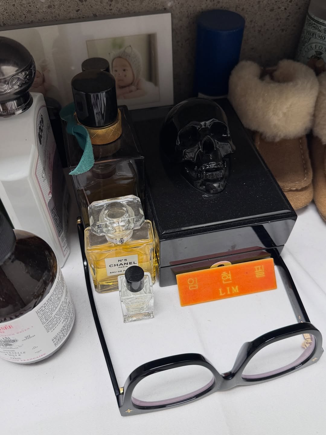 Photo by 미스터JK 임현필 in Seoul, South Korea with @rokmchq. May be an image of fragrance, eyeglasses, perfume, beaker, stapler, hand cream and text.