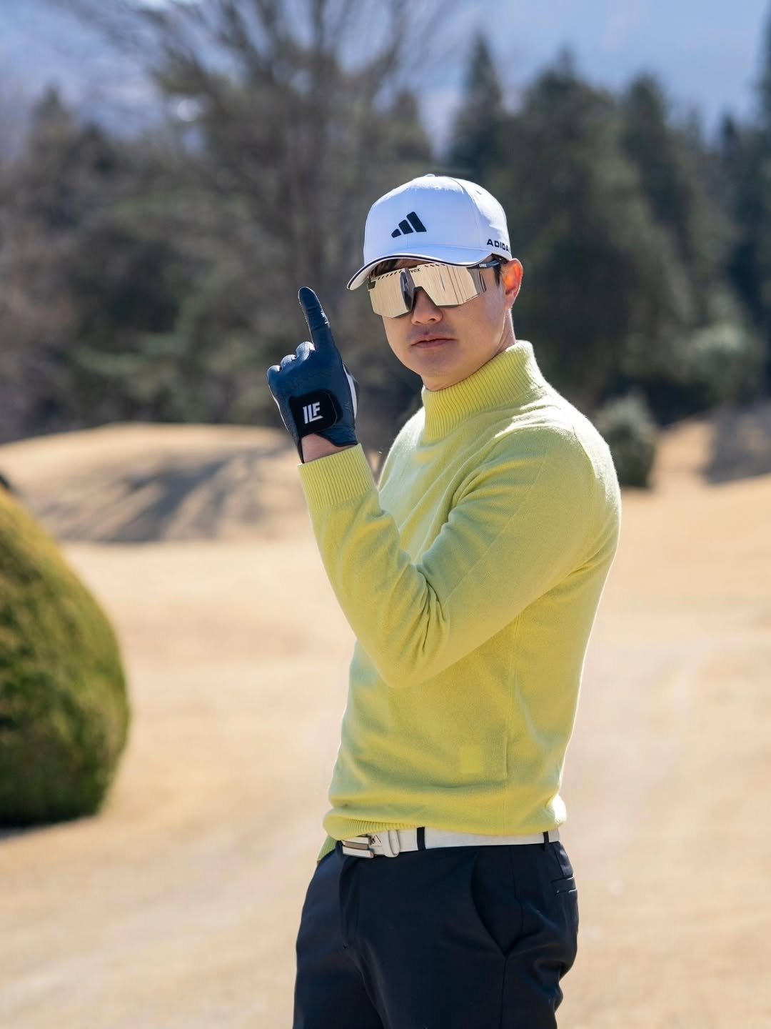 Photo shared by 신 정 균 on March 24, 2026 tagging @ilf_ilovefit. May be an image of golf, golf club, golf course and text that says 'ADIEL ILE'.