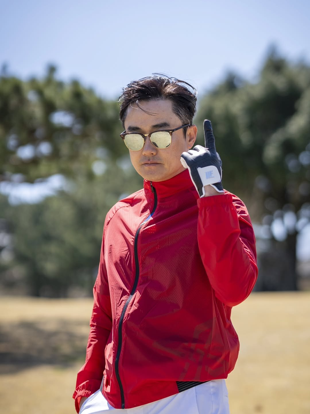 Photo shared by 신 정 균 on February 26, 2026 tagging @ilf_ilovefit. May be an image of golf, golf course and text.