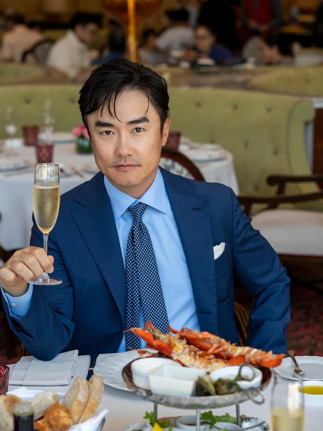 Photo shared by 신 정 균 on April 10, 2026 tagging @solaireresort, and @solaire_finestra. May be an image of crustacean, lobster, shellfish, suit, prawn and text.