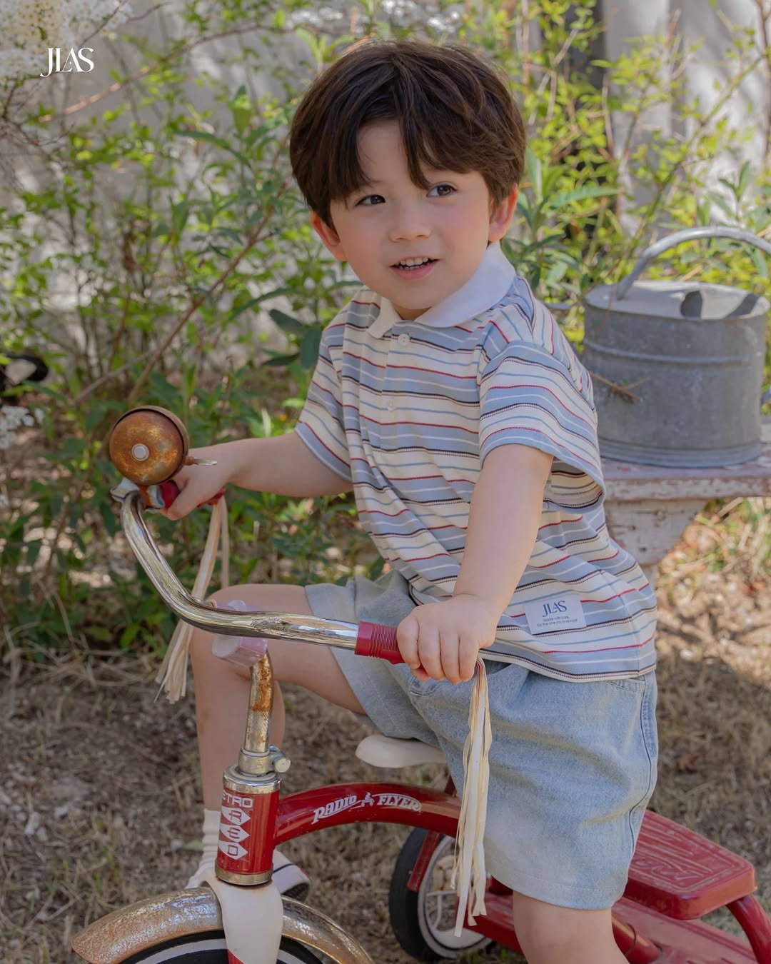Photo by 제이라스 on April 20, 2026. May be an image of baby, scooter, bicycle, outdoors and text.