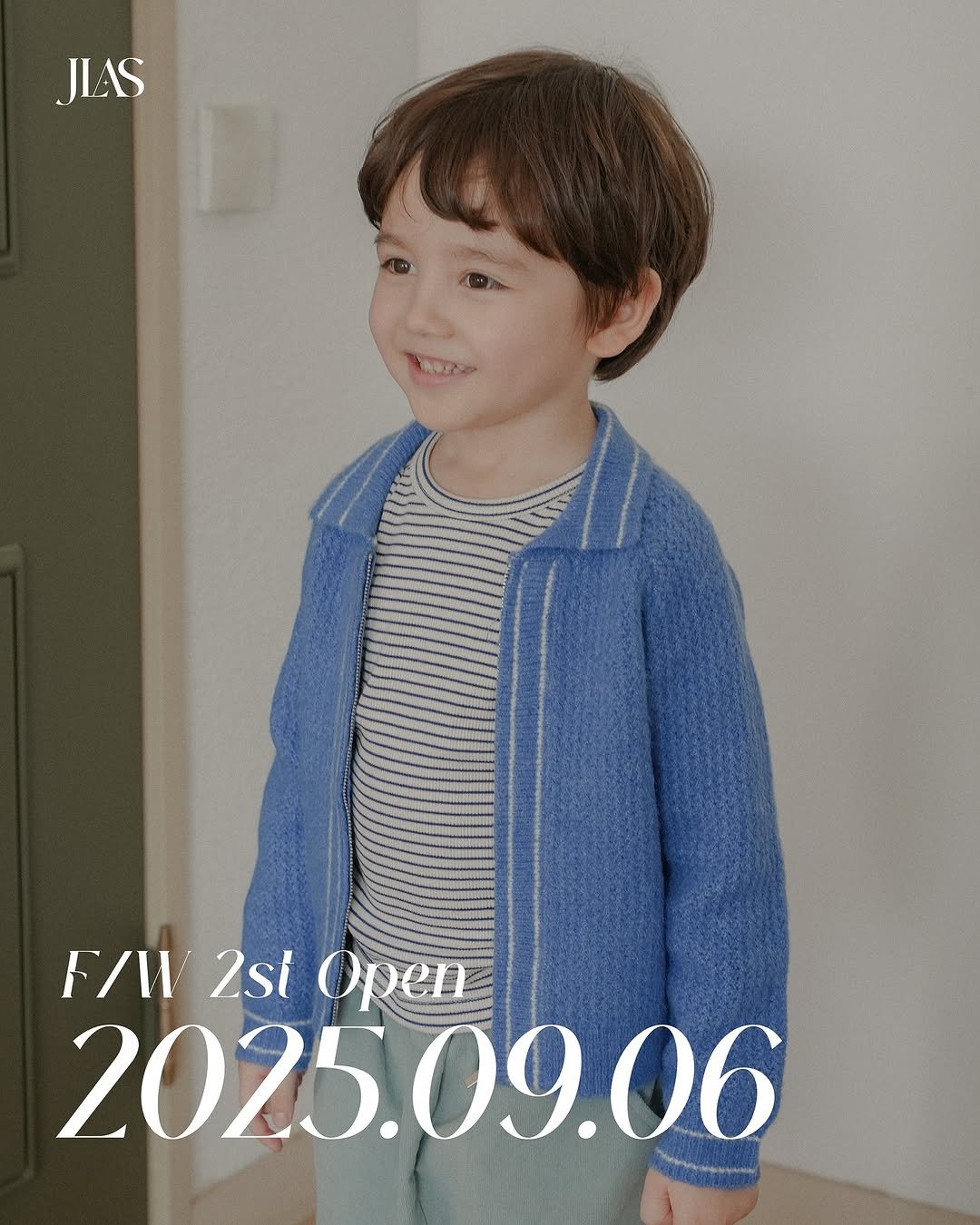 Photo by 제이라스 on September 05, 2025. May be an image of 1 person, bangs, child, duffle coat, top and text that says 'Jl JIAS F/IV F/W2stOpen 2st Open 2025.09.06 06'.