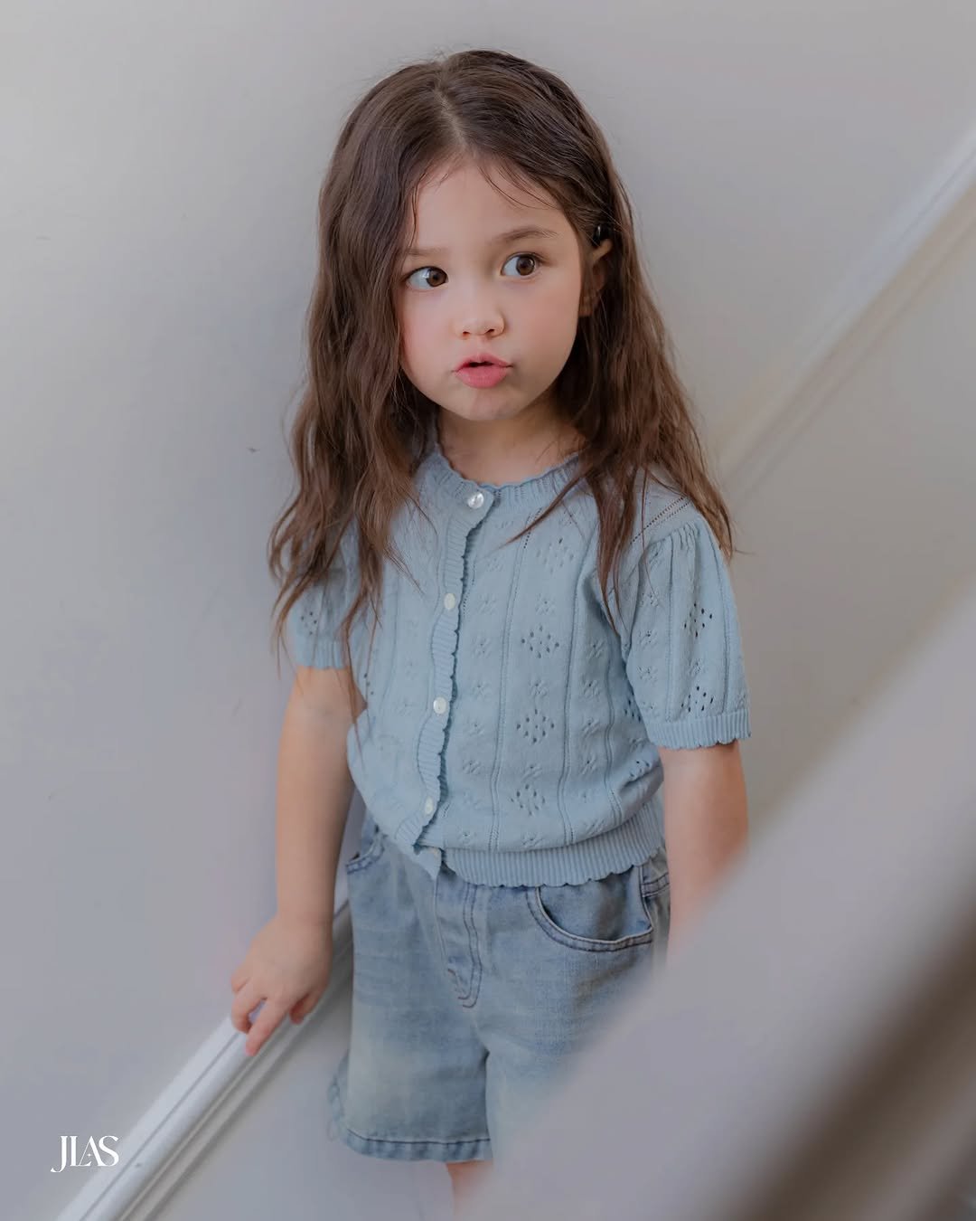 Photo by 제이라스 on April 16, 2026. May be an image of baby, hair, sleepwear and text.