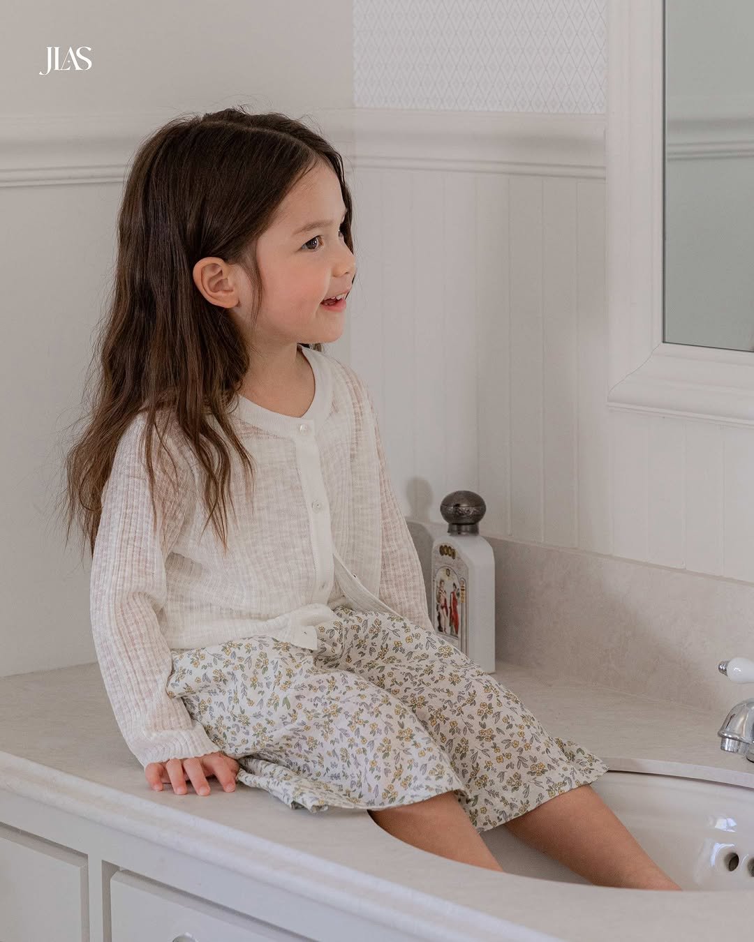 Photo by 제이라스 on April 27, 2026. May be an image of child, sink, sleepwear, wash basin, faucet and text that says 'JLAS'.