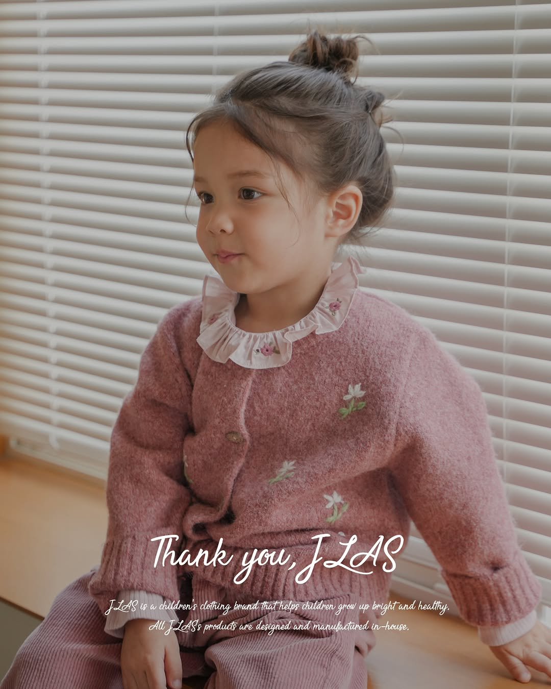 Photo by 제이라스 on December 15, 2025. May be an image of baby, knit, turtleneck, cardigan and text that says 'Thank yru Thankyou,JLAS JLAS JlaAS ខេ C childrens dething krand thát helus childpon cp bright brightandheality. and hoality. All LaSs smeducti GFB dasigned and manufactiped in-house.'.