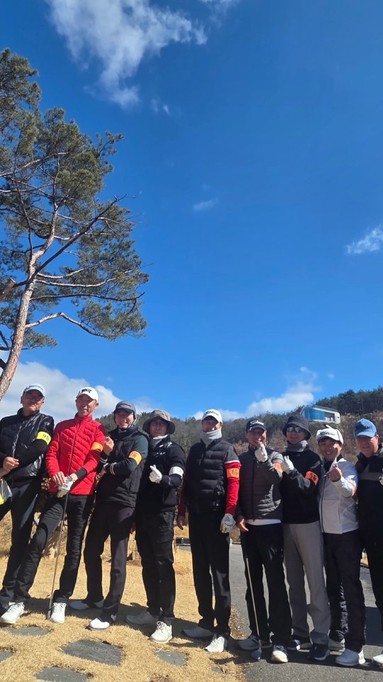 jmk__golf 게시물 이미지: 어제 폭설 때문에 라운딩이 걱정됐는데 ☃️
거짓말처럼 오늘은 맑은 하늘☀️
덕분에...