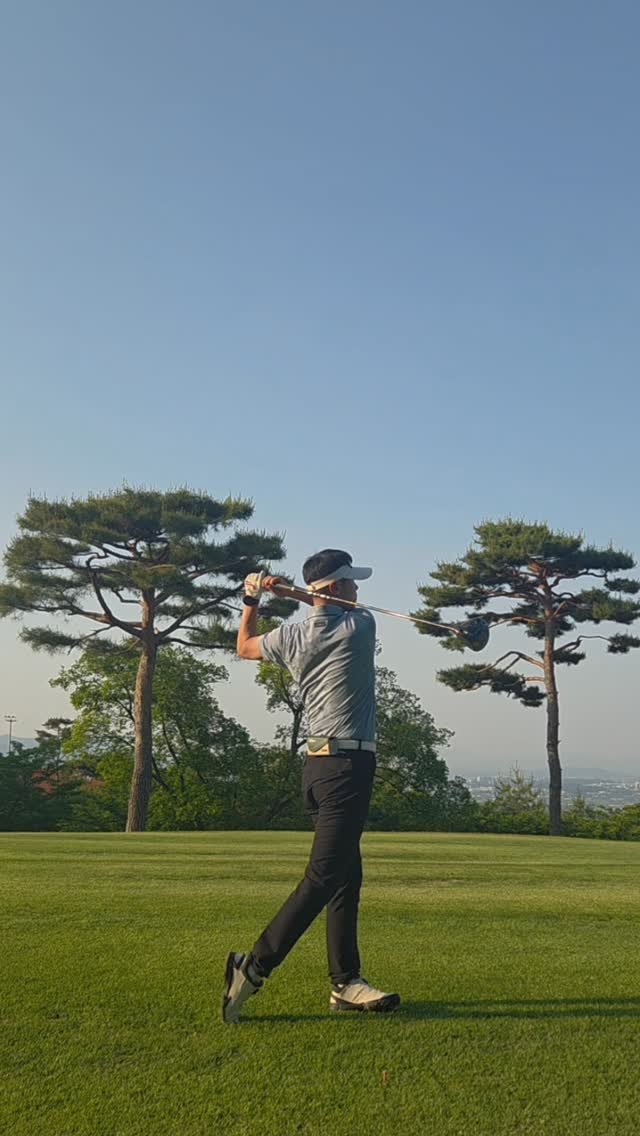 jmk__golf 게시물 이미지: 정면샷~
.
🔷️협찬사🔷️
#한성이앤지
#김샘학원
#스코홈
#DSFL
#타이틀리스트...
