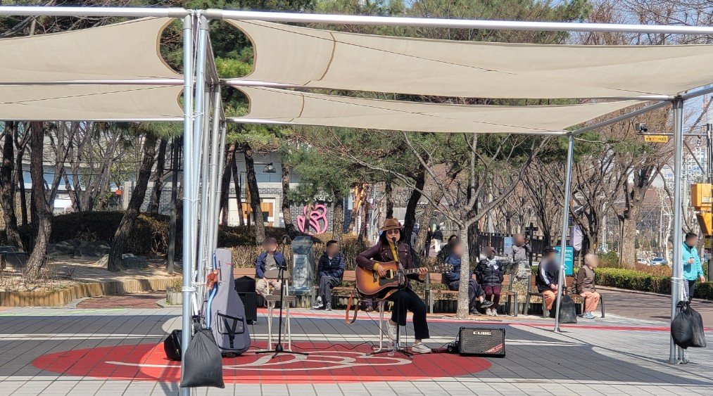 Photo by 중랑문화재단 on March 23, 2026. May be an image of speaker, guitar, park and text.
