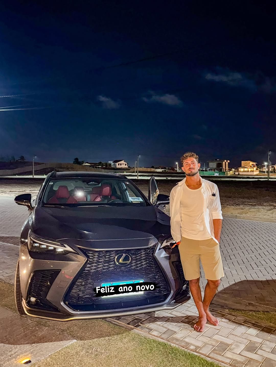Photo shared by João Chianca on January 01, 2026 tagging @lexusbrasil. May be an image of minivan, wheel, car and text that says 'Feliz ano Felizanonovo anonovo novo'.