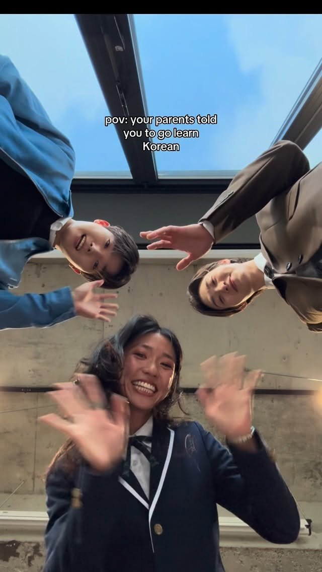 joelleolol 게시물 이미지: but does KISS even teach Korean I don’t...