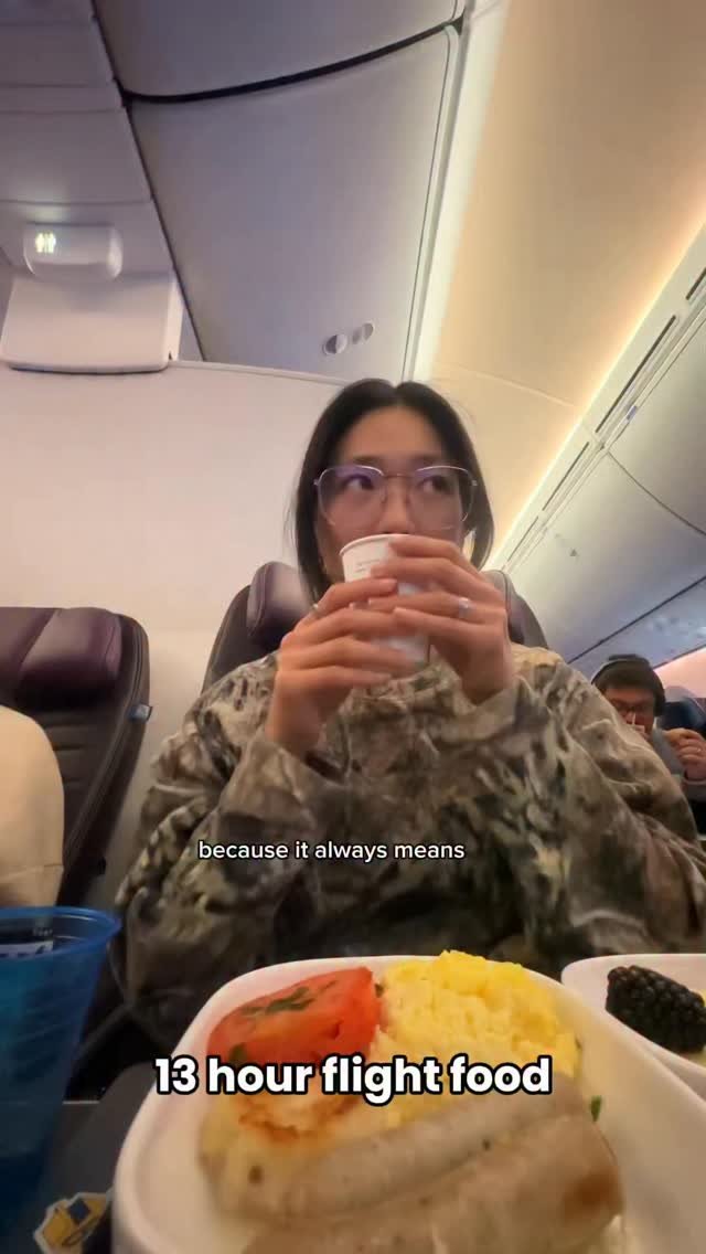 joelleolol 게시물 이미지: what I ate on my 13 hour flight to Korea ✈️...